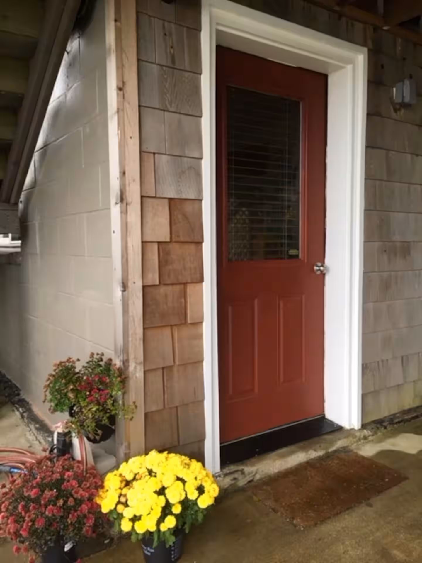Oregon House Apartment, ground-level entrance