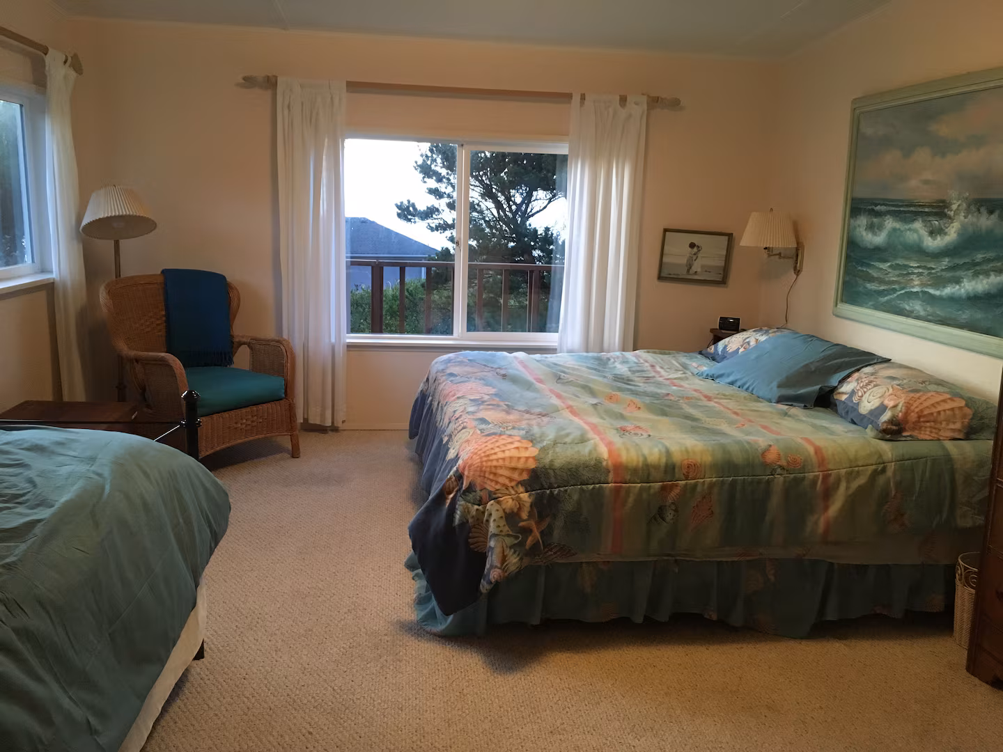 Bedroom with king and trundle twin bed