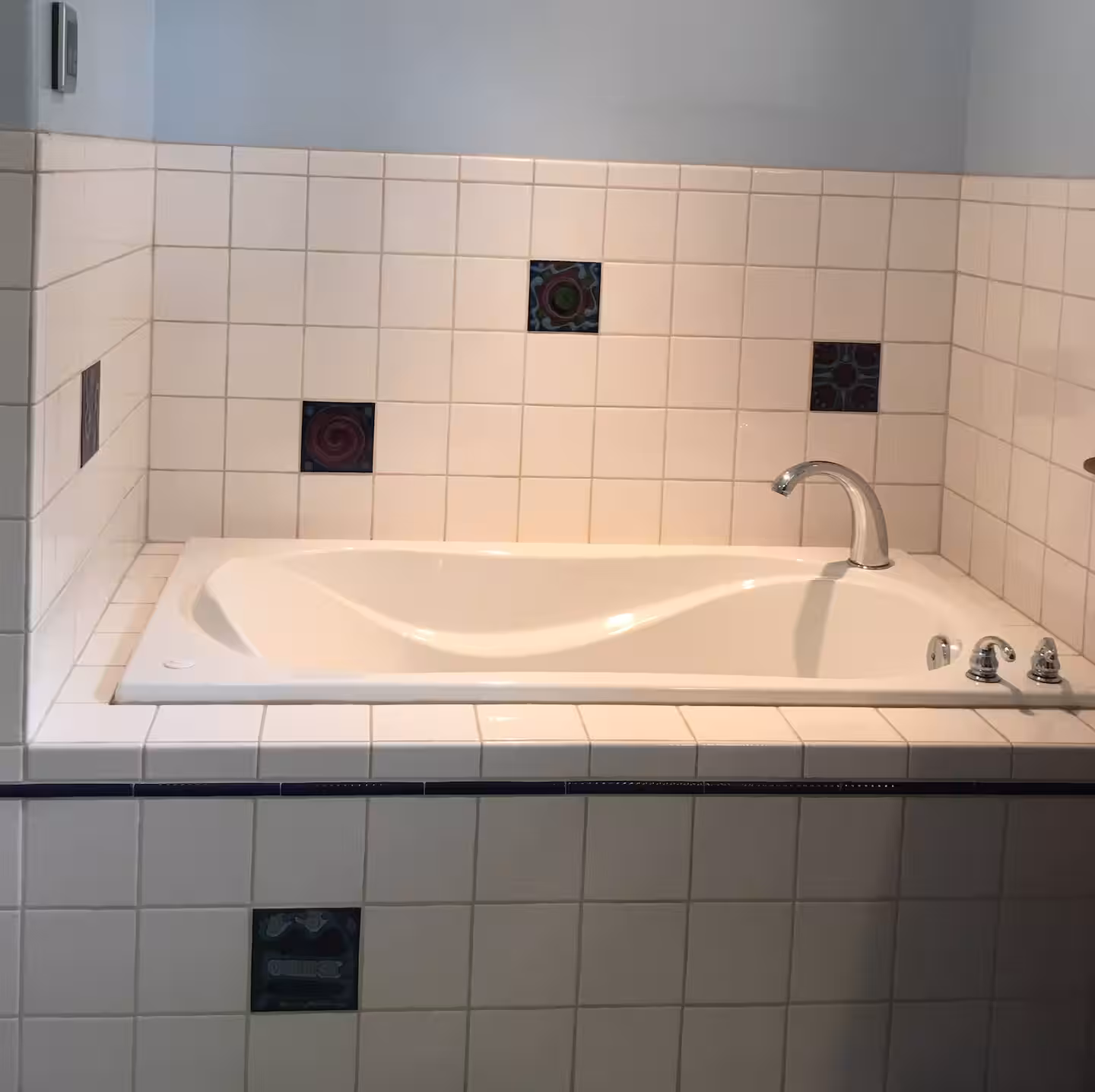 Jetted tub in the upstairs suite bath